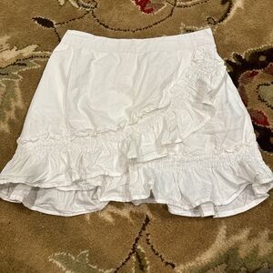 Chic White Ruffled Mini Skirt